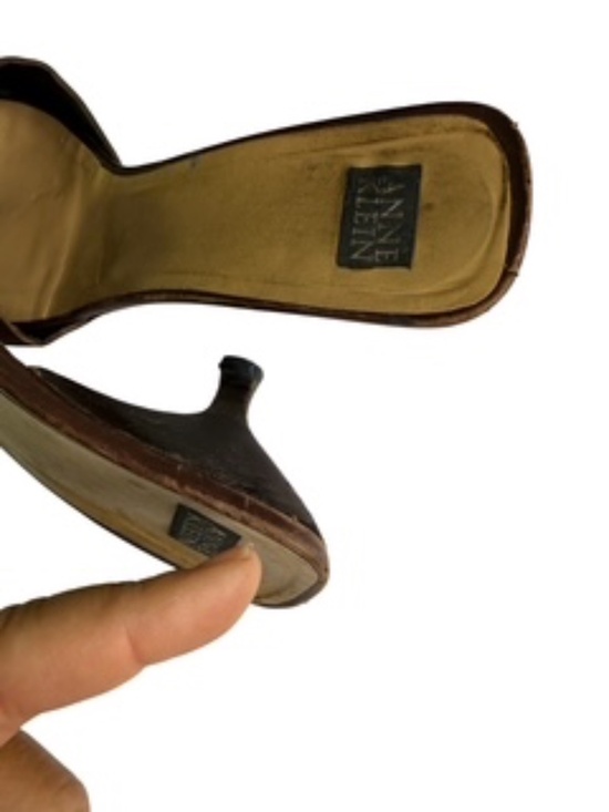 Anne Klein Chocolate Brown Shell Embellished Kitten Heel Sandal Size 7.5 - Picture 5 of 8